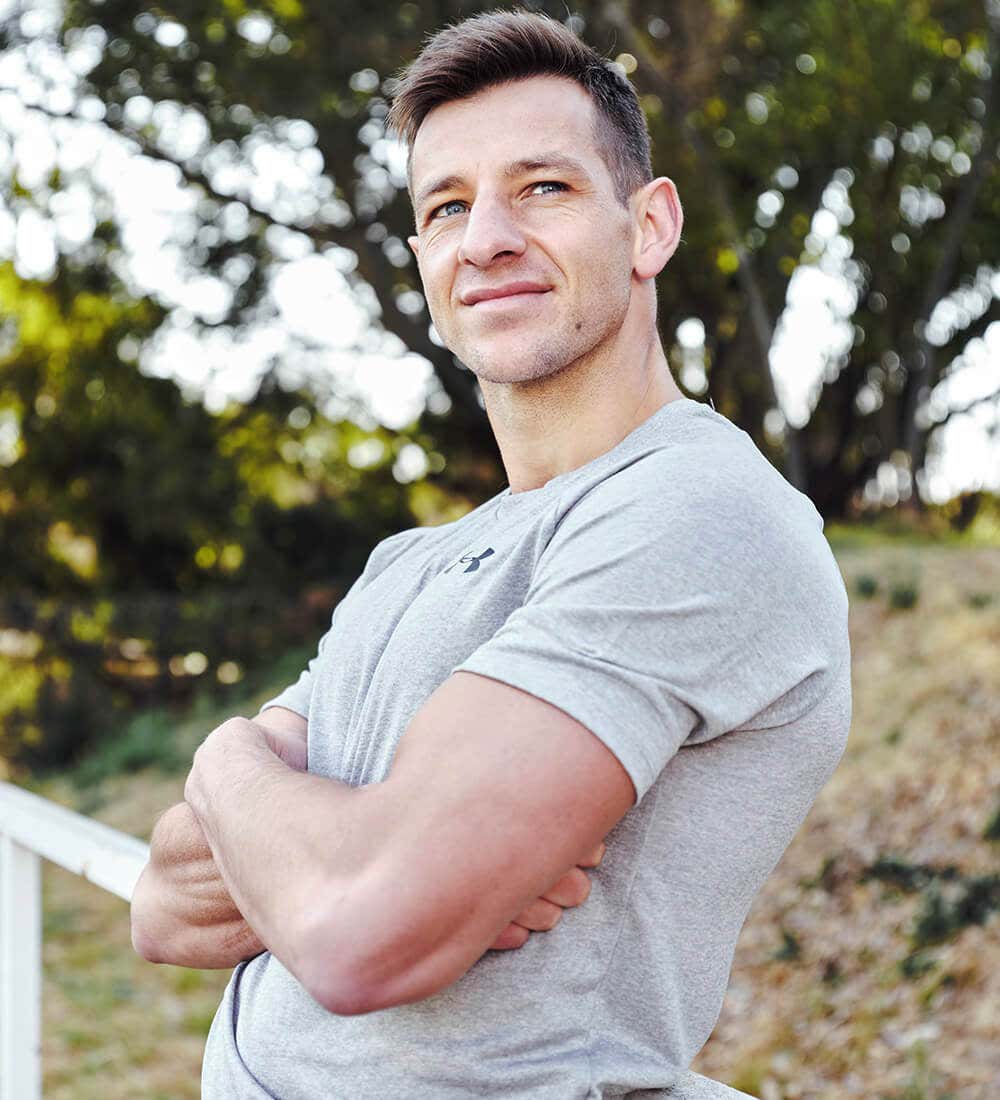 Lorenzo arms crossed, front-facing and looking away