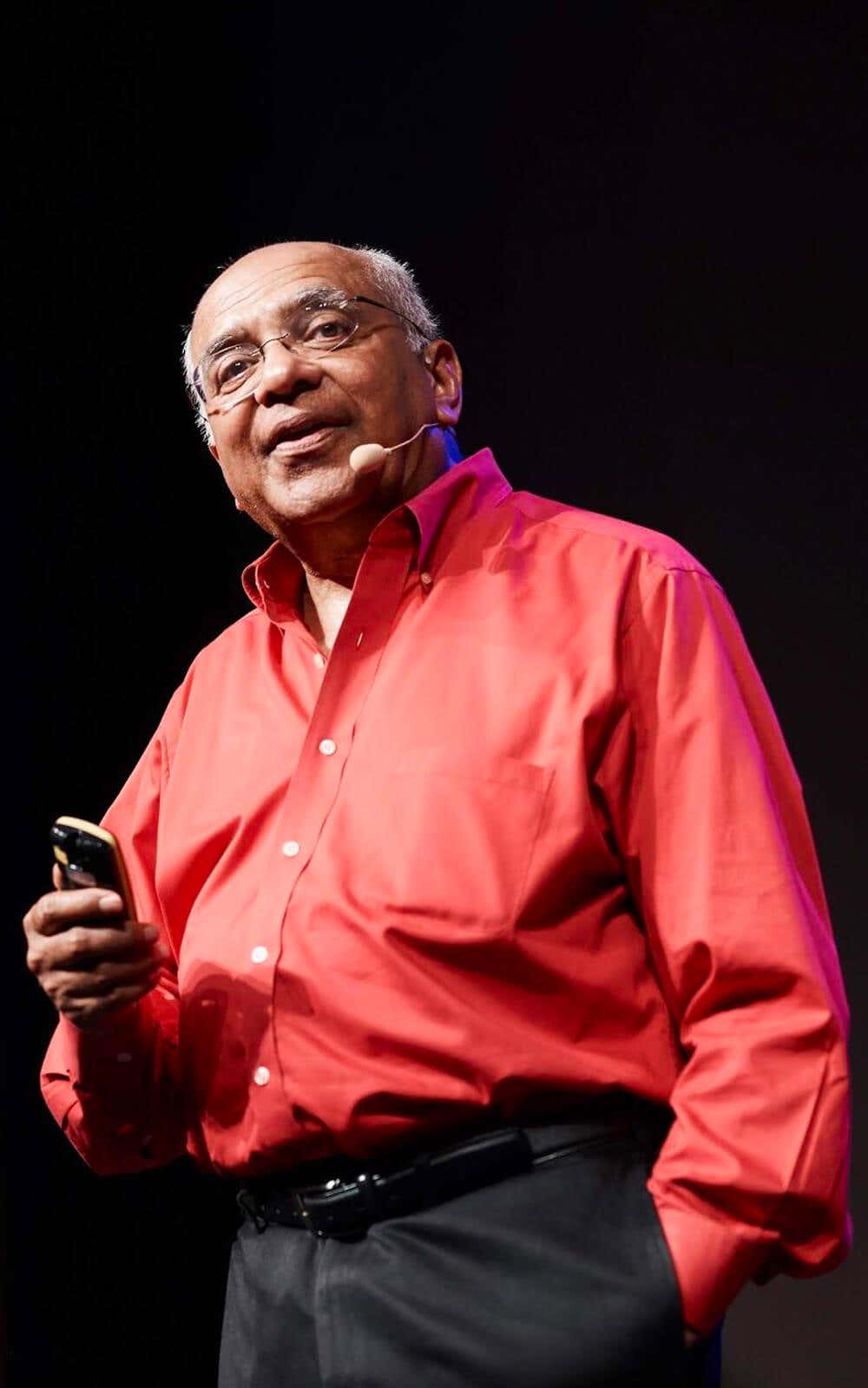 Srikumar Rao on stage
