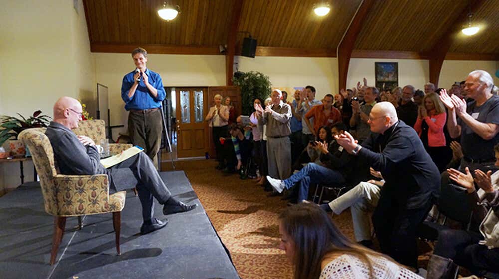 Ken Wilber receiving a standing ovation at the Fourth Turning event.
