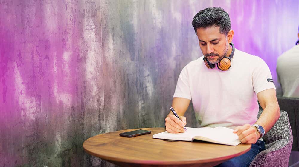 Vishen Lakhiani writing a journal