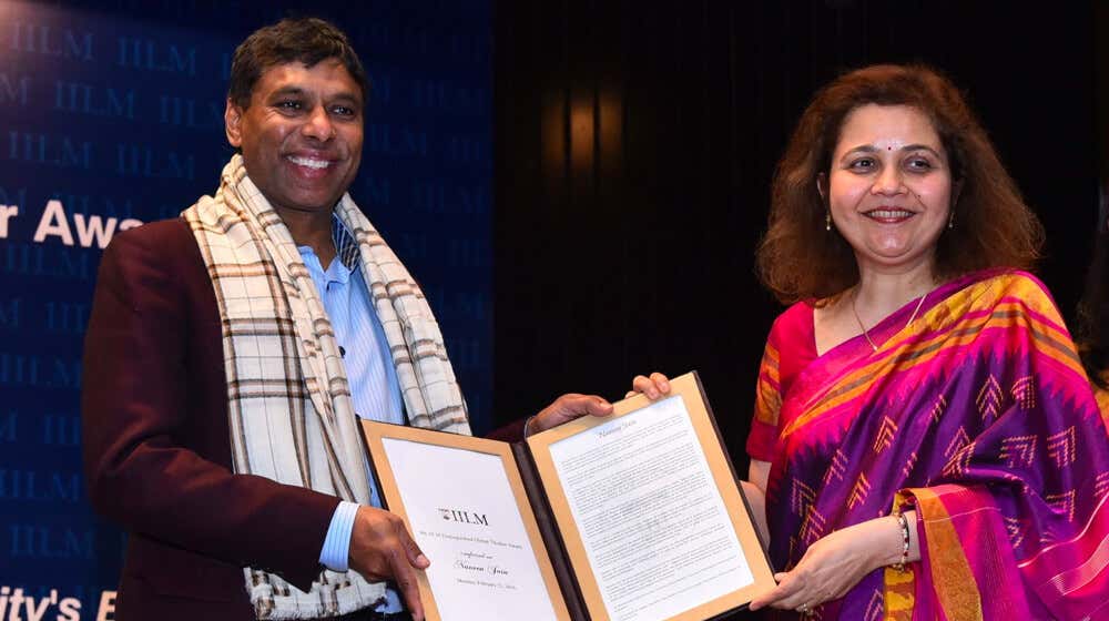 Naveen receives the 9th IILM Distinguished Global Thinker Award, in 2016.