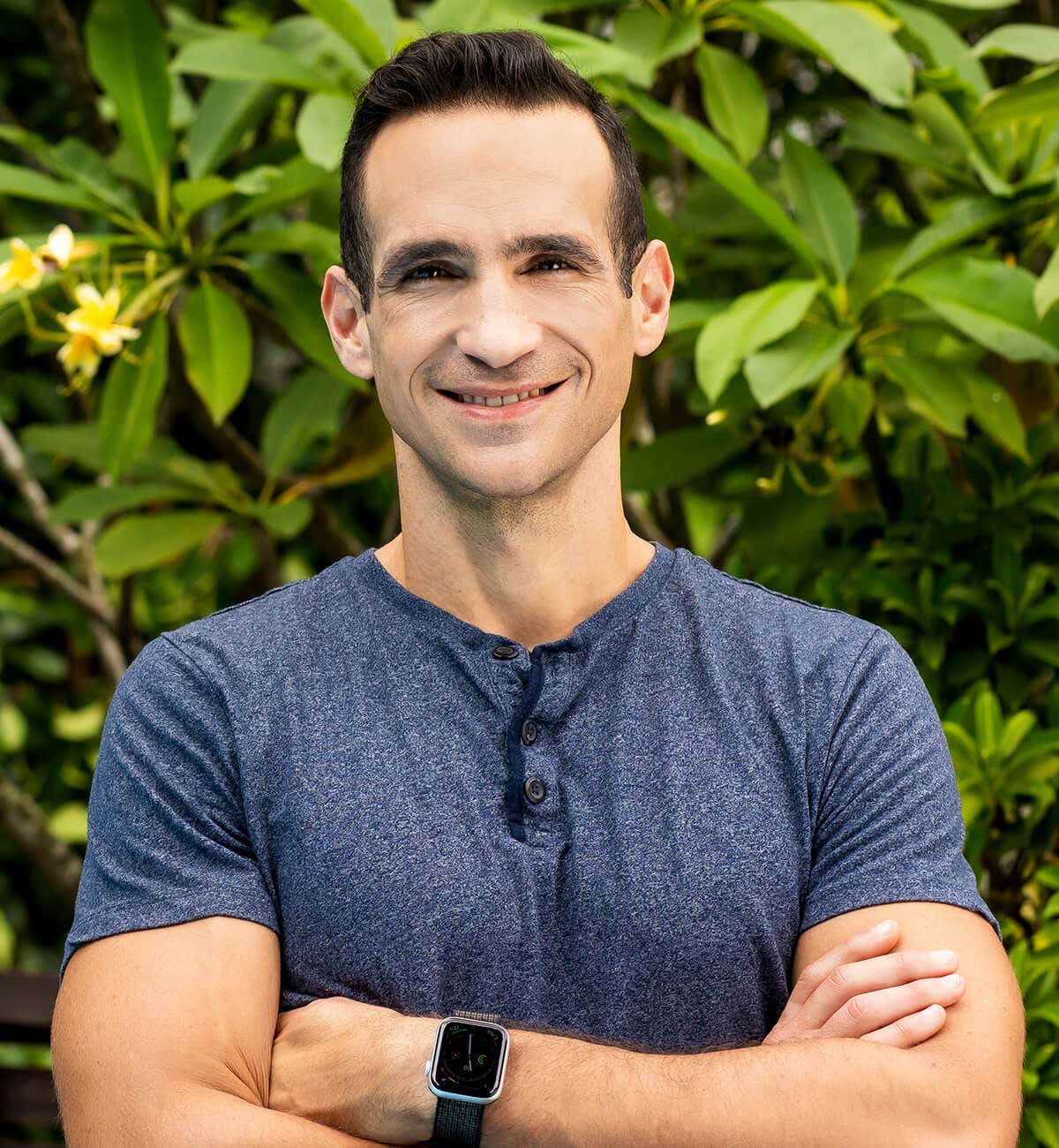 Nir Eyal, arms crossed, smiling.