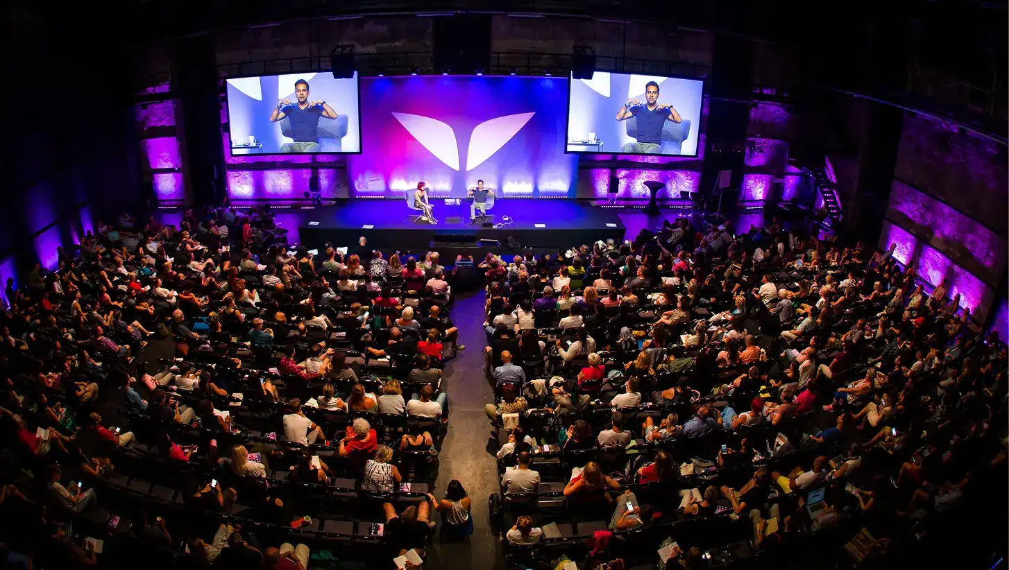 Vishen teaching 1,000 people Silva Ultramind System