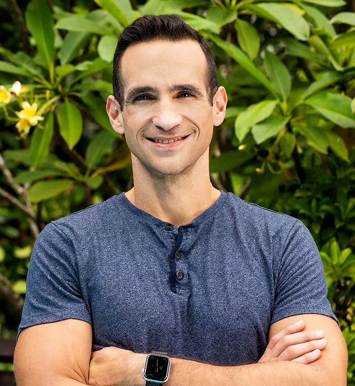 Nir Eyal, arms crossed, smiling.