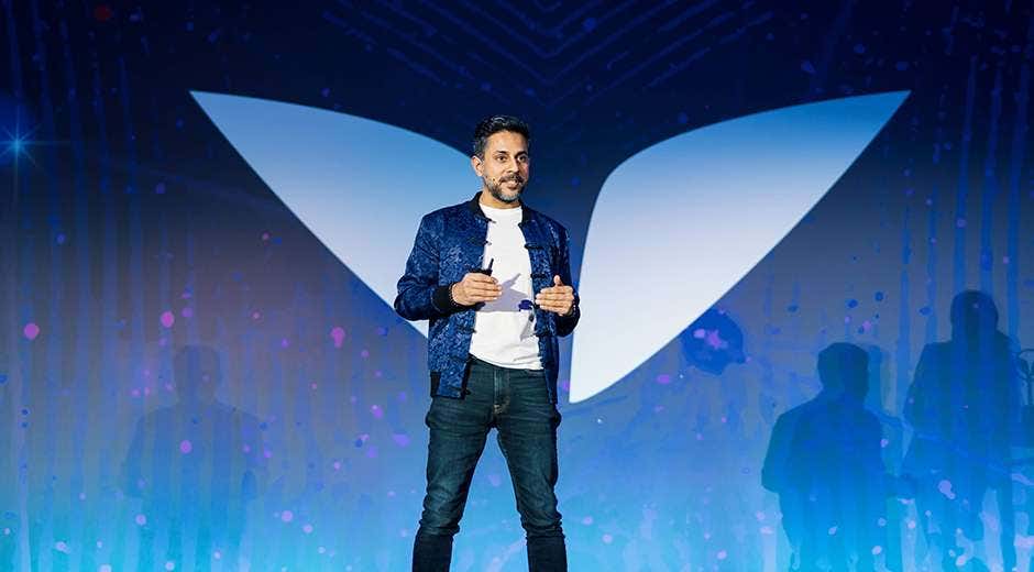 Vishen hat mehr als 25 Jahre damit verbracht, mit Werkzeugen zu experimentieren, die den Weg für Bewusstseinsentwicklung ebnen.